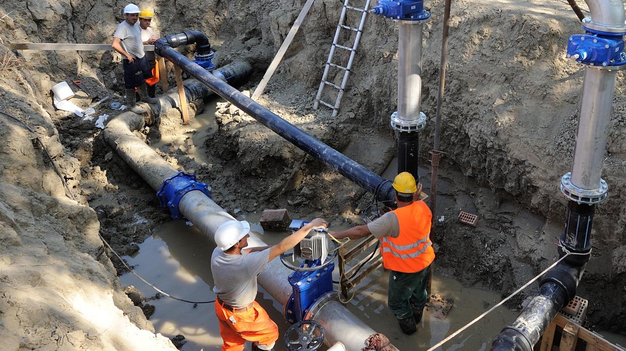 Si rompe una condotta, chiusa l'acqua all'intera provincia