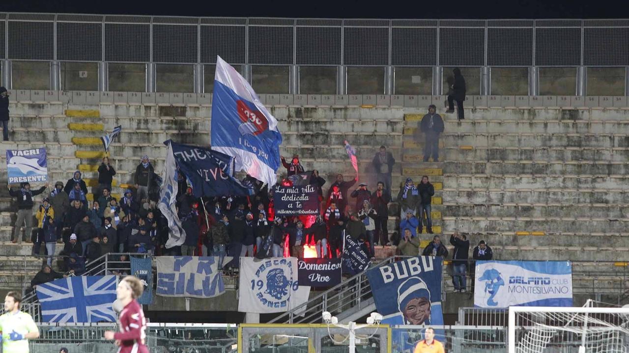 I tifosi del Pescara al Picchi