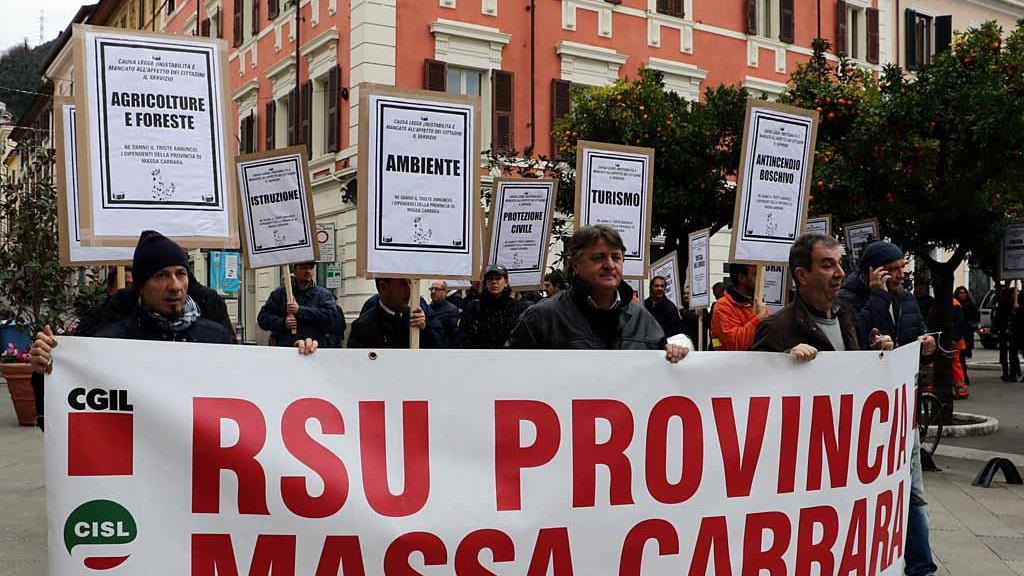 Un corteo dei dipendenti della Provincia