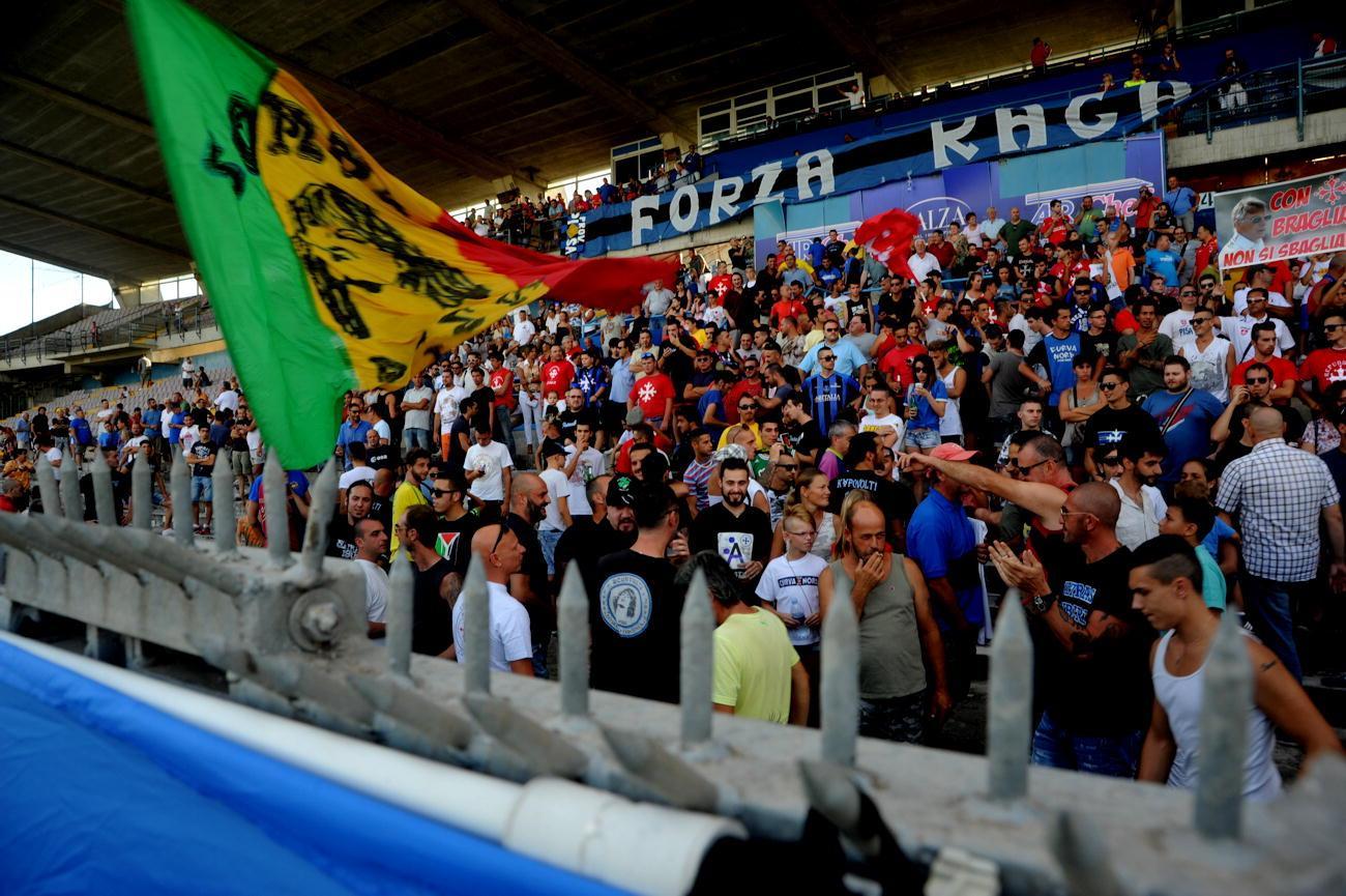 Tifosi nerazzurri sugli spalti dell'Arena
