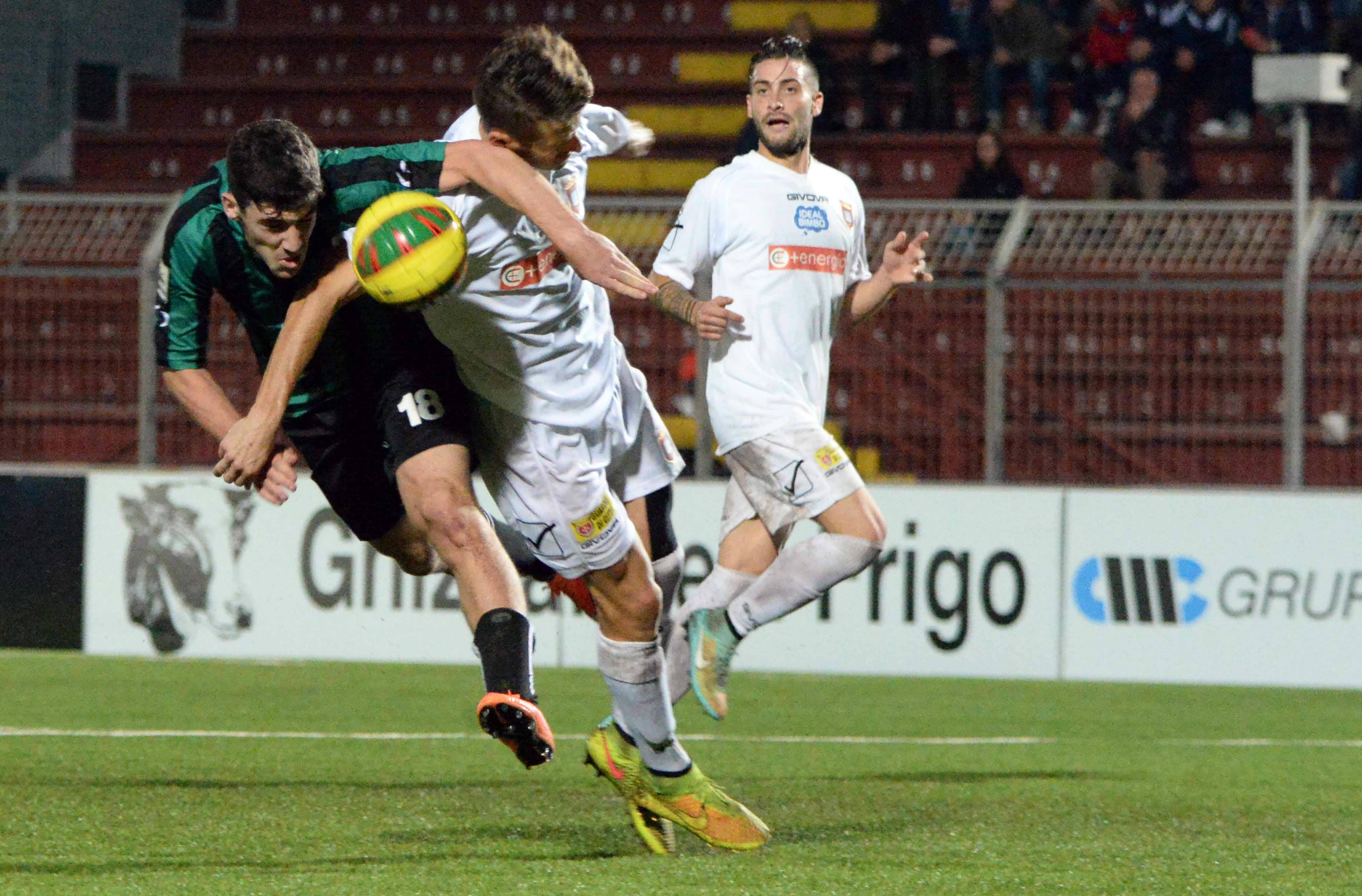Un momento del derby in Legapro tra Tuttocuoio e Pontedera (Foto FRanco Silvi)
