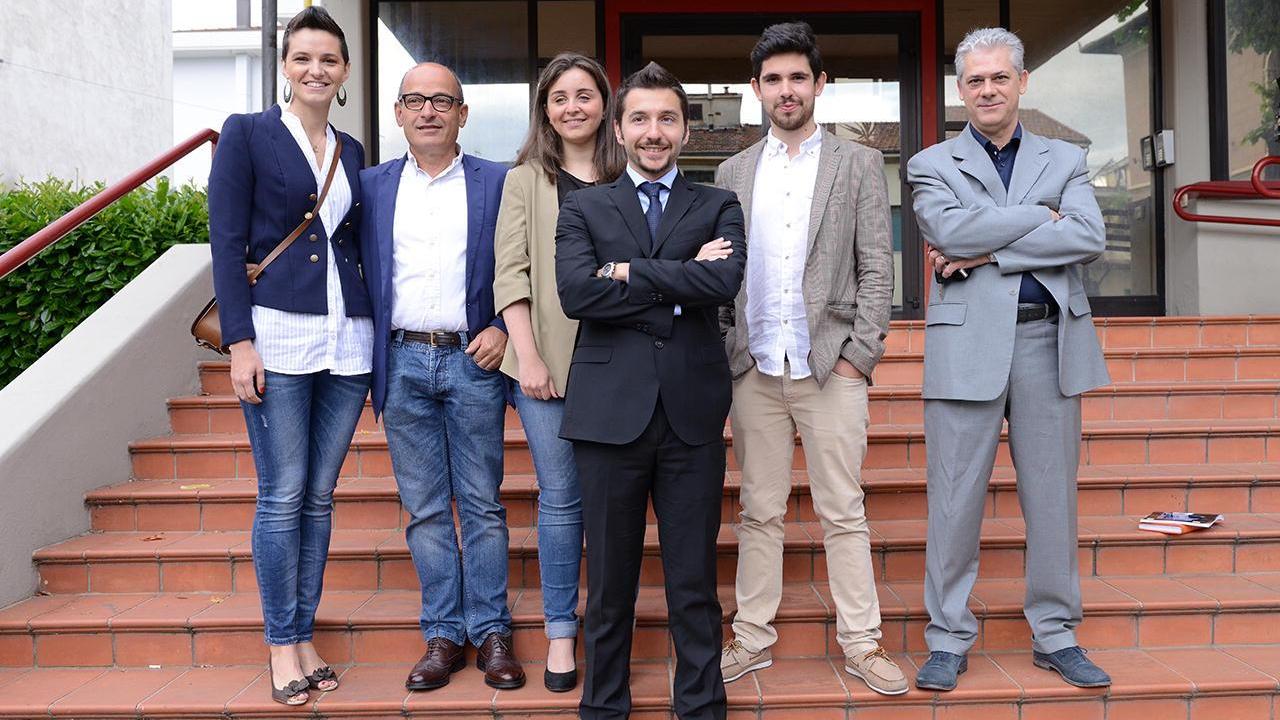 Il sindaco di Agliana, Giacomo Mangoni al centro, con la giunta