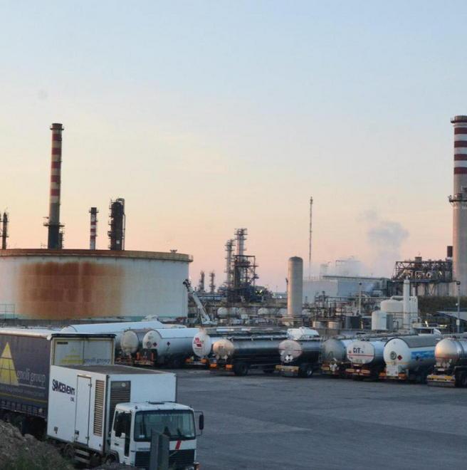 Carburanti spariti dall’Eni «A colpire la banda degli autisti» 