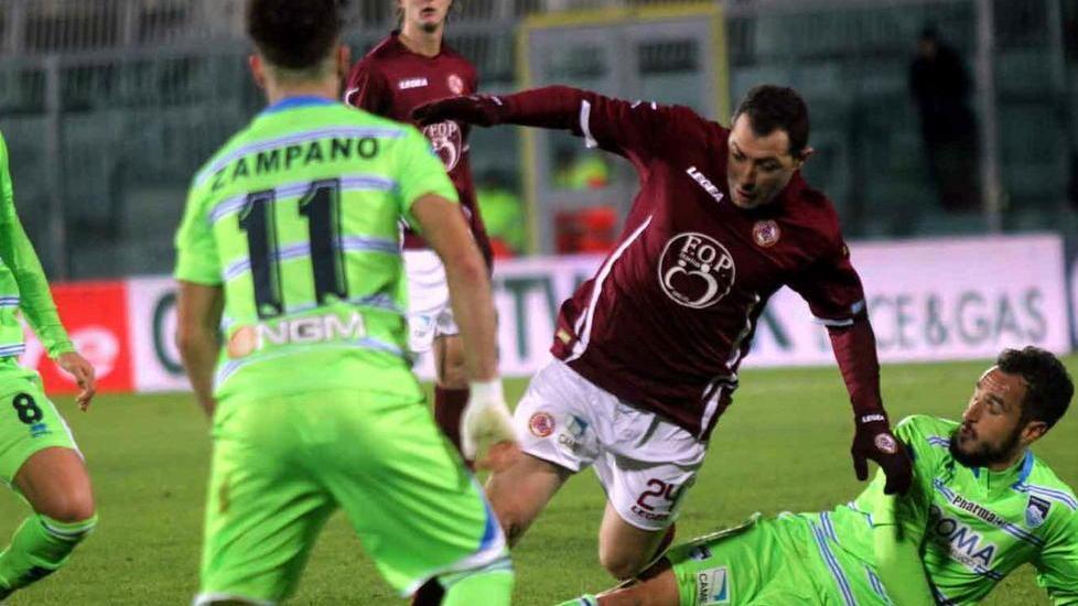 I tifosi accerchiano Spinelli: «Mandalo via»