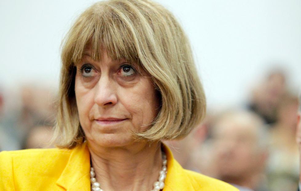 Costi non lascia: «Resto anche in consiglio» 