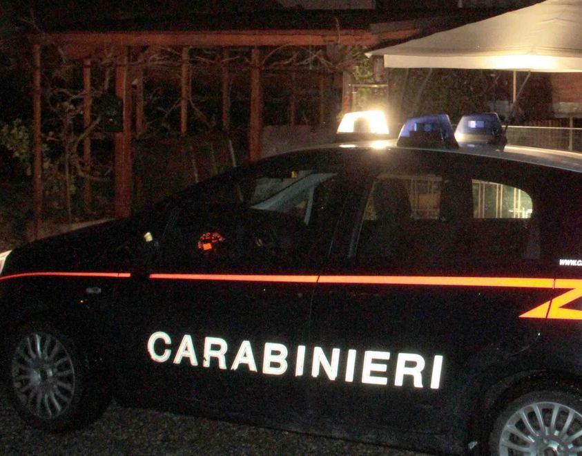 Ubriaco minaccia il barista con un coltello 