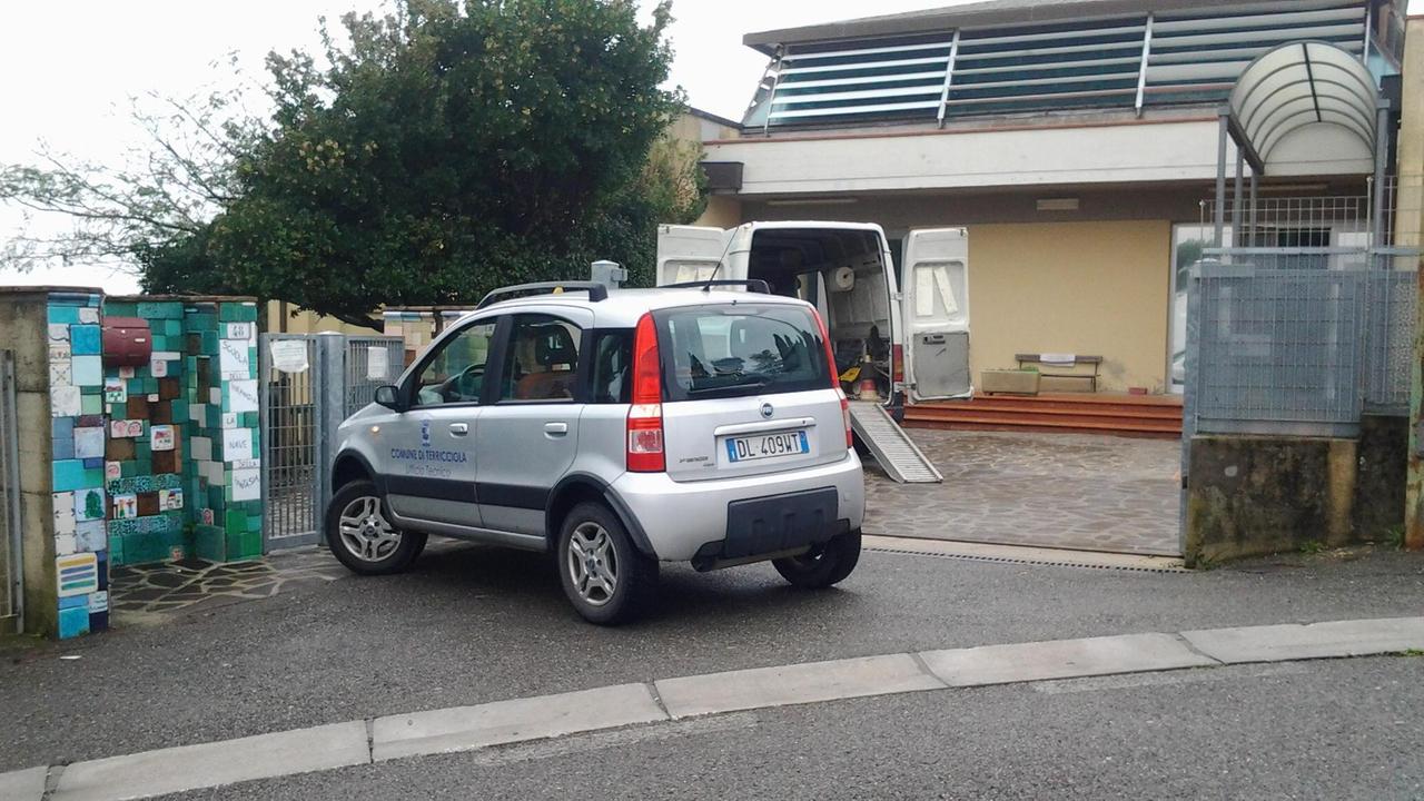 La scuola resta chiusa, lezioni in biblioteca