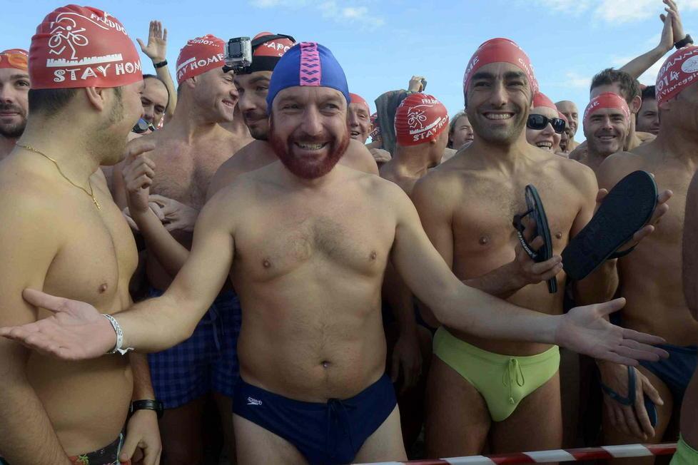 A Viareggio torna il tuffo collettivo di Capodanno 