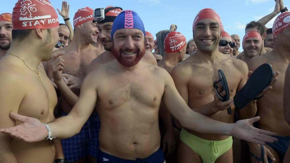 A Viareggio torna il tuffo collettivo di Capodanno