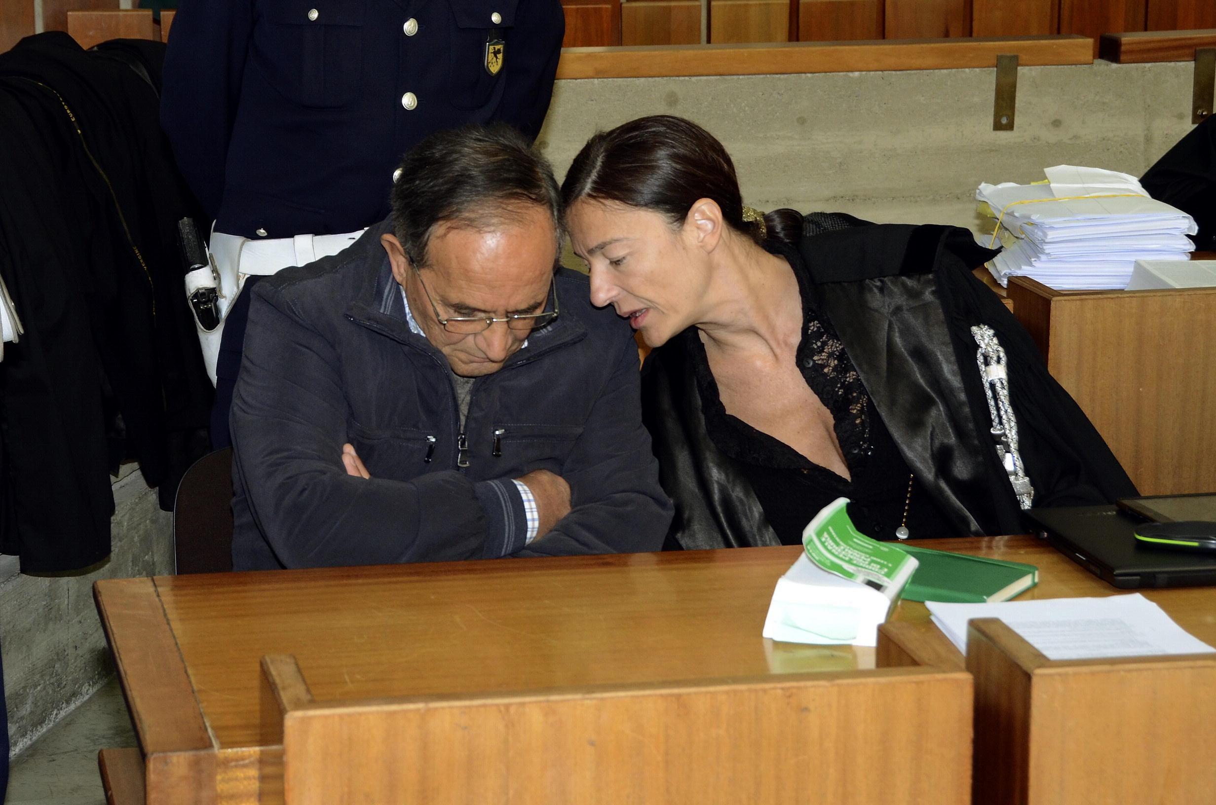 Antonino Bilella in Corte d'assise con l'avvocato Francesca Carnicelli (foto Bf) 