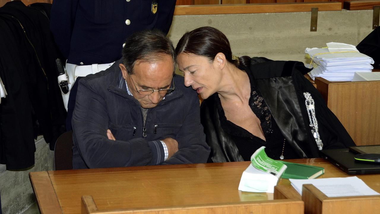 Antonino Bilella in Corte d'assise con l'avvocato Francesca Carnicelli (foto Bf)