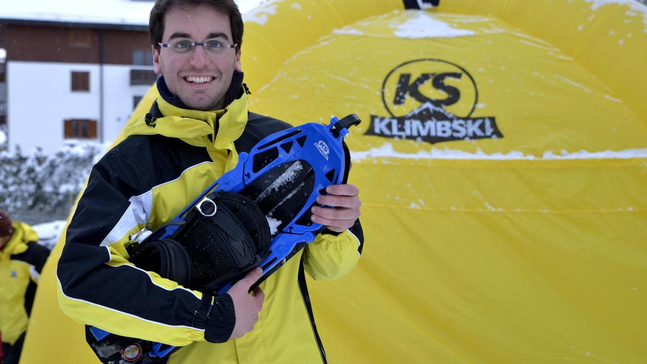 Luca Tramanti con la sua invenzione, i klimbski