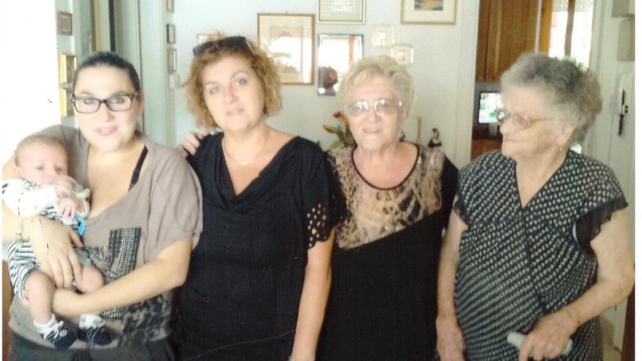 Il piccolo Samuele con mamma, nonna, bisnonna e trisnonna