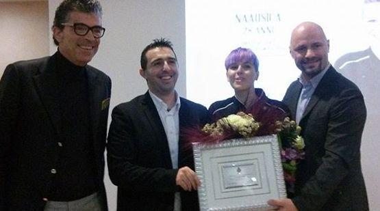 Il sindaco premia Naausica per “riconoscenza” 