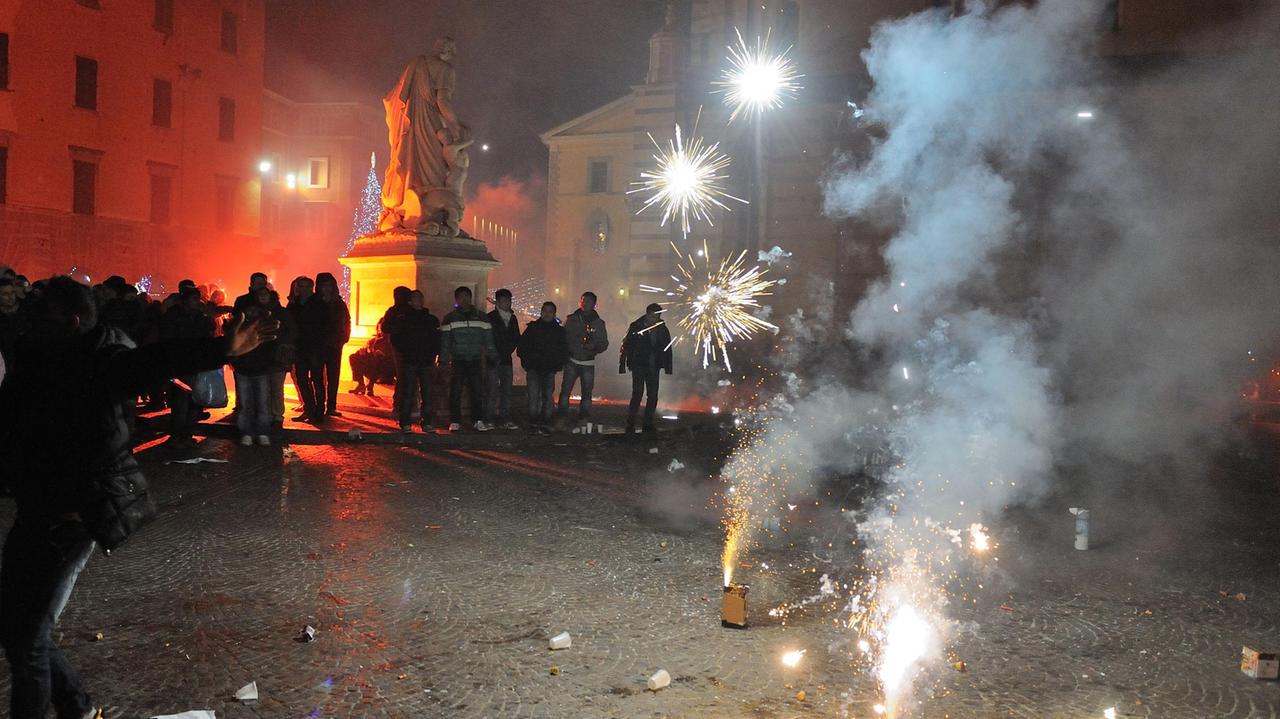 L'appello del sindaco: "Non usate i botti per festeggiare, spaventano i cani"