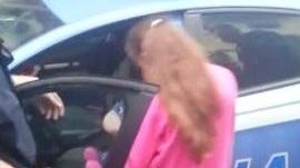 Un peluche in regalo alla ragazzina derubata alla vigilia di Natale