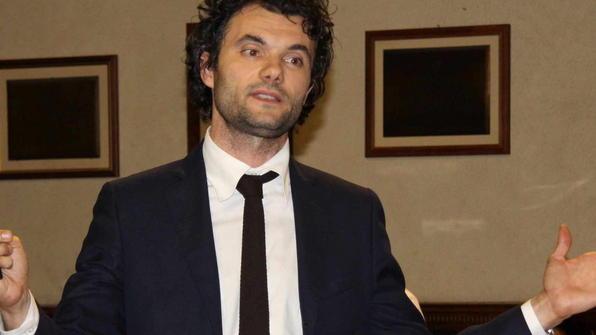 Micidiale alle elezioni ma poi pasticcia con l’aeroporto
