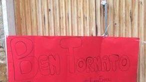 I tifosi lo accolgono con un cartellone alla porta di casa: «Bentornato Concorde»