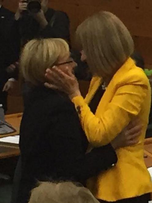 Giunta al lavoro il 5 gennaio, sì alla nuova sforbiciata sui costi