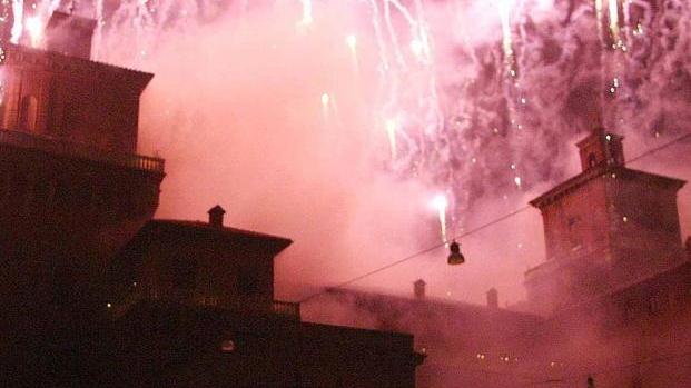 Il Castello Estense riprende fuoco