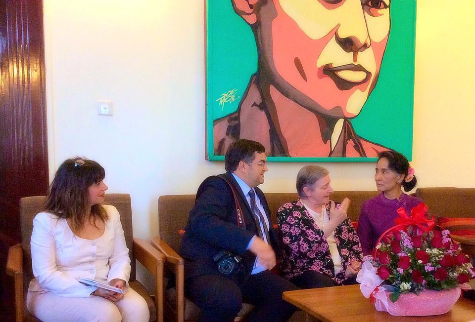 La consigliera regionale Roberta Mori ha incontrato Aun San Suu Kyi 