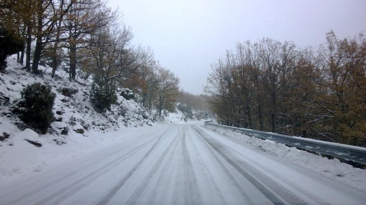 Neve nelle strade della Barbagia