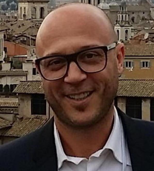 L’uomo che dà voce agli ultimi con il Papa e dieci premi Nobel