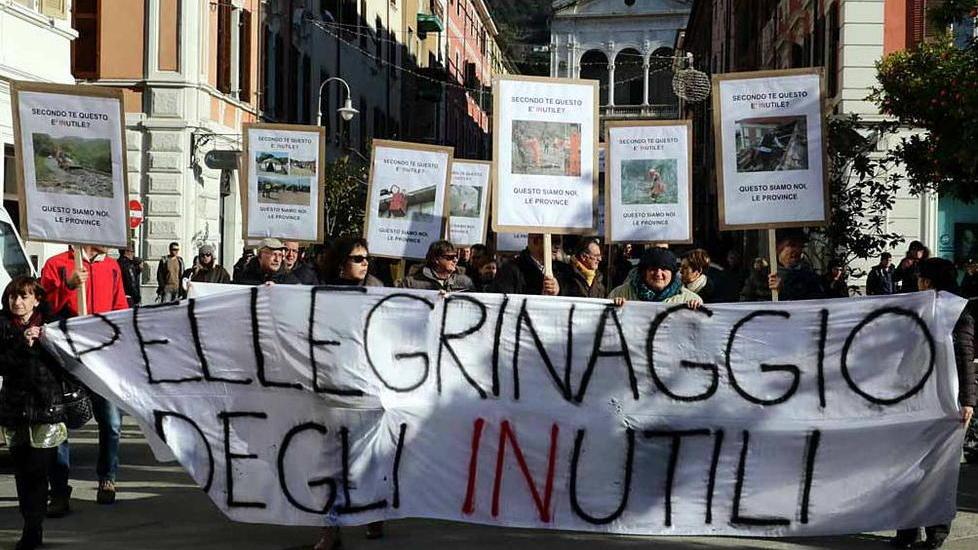 «Chiediamo asilo alla Chiesa» La Provincia protesta ancora