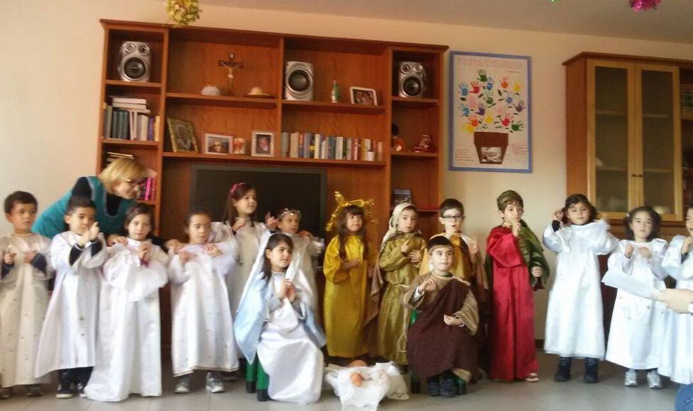Arzachena, recita dei bimbi come regalo per i nonnini