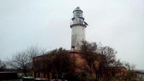 Il faro fuori uso per qualche tempo