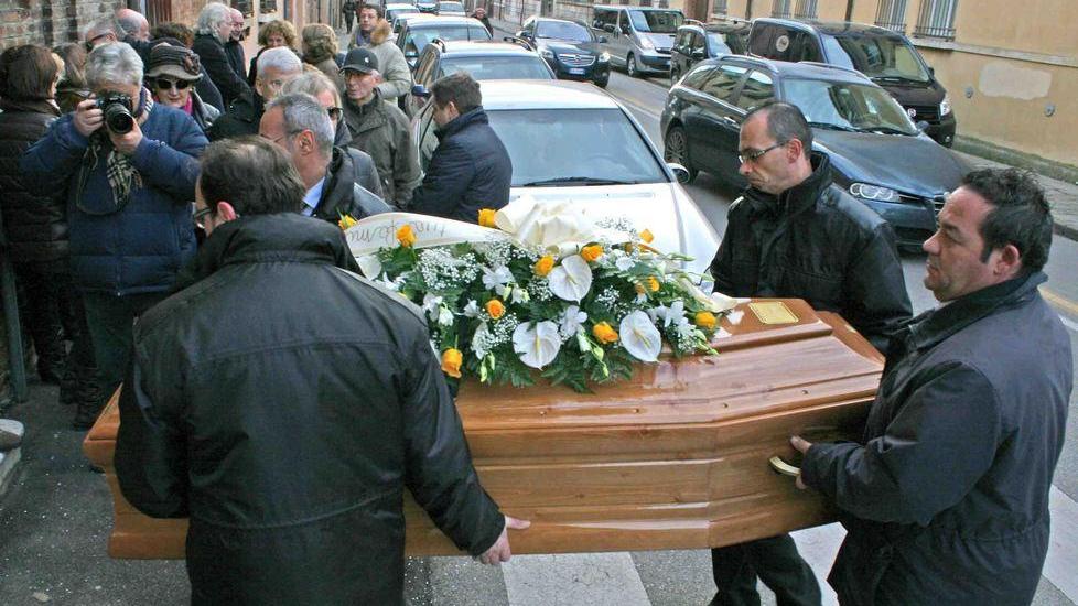 Carife, ieri i funerali dell’ex direttore
