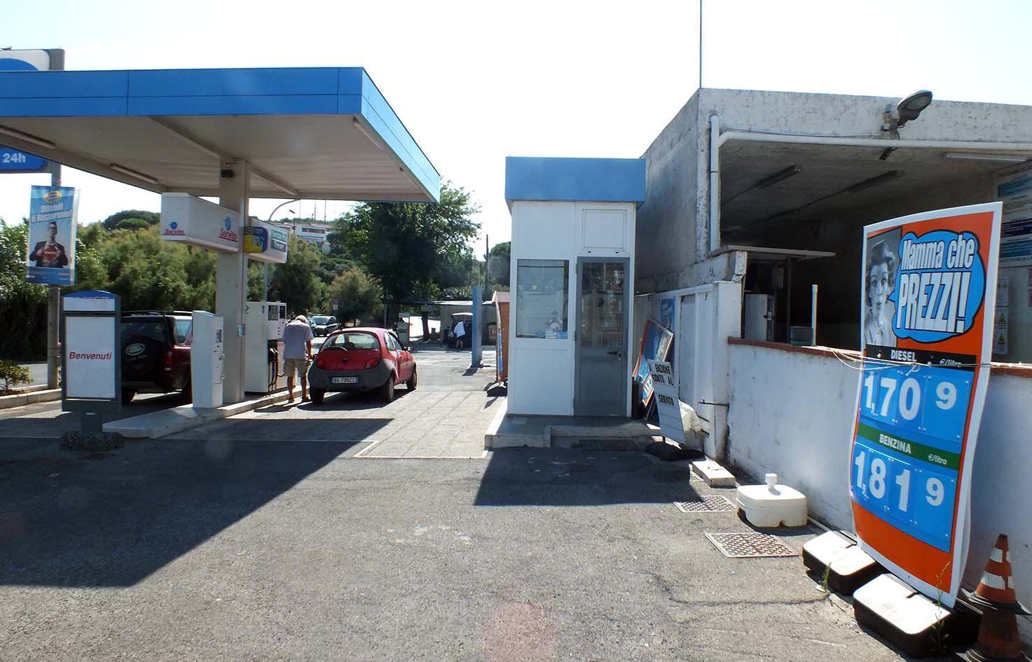Occhio ai prezzi del carburante, scegliendo bene è possibile risparmiare