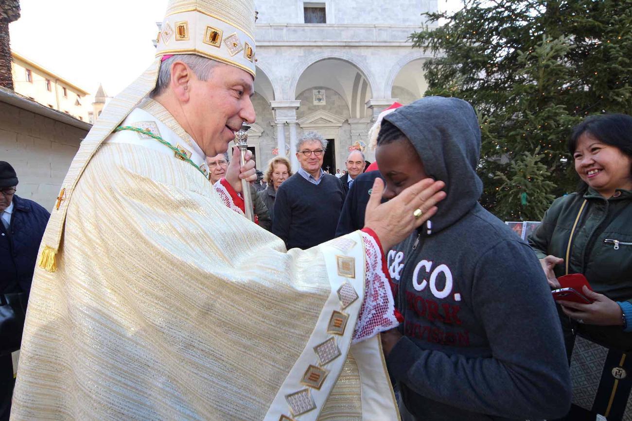 Ilo vecsovo Simone Giusti alla benedizione natalizia (Repetti Pentafoto)