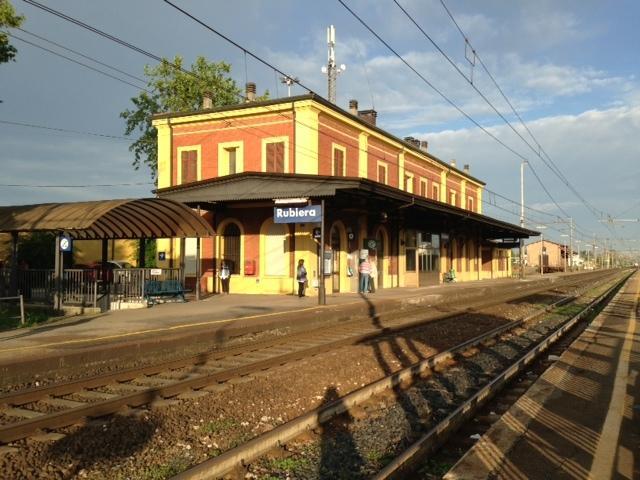 Trentenne annuncia suicidio via sms, bloccati i treni