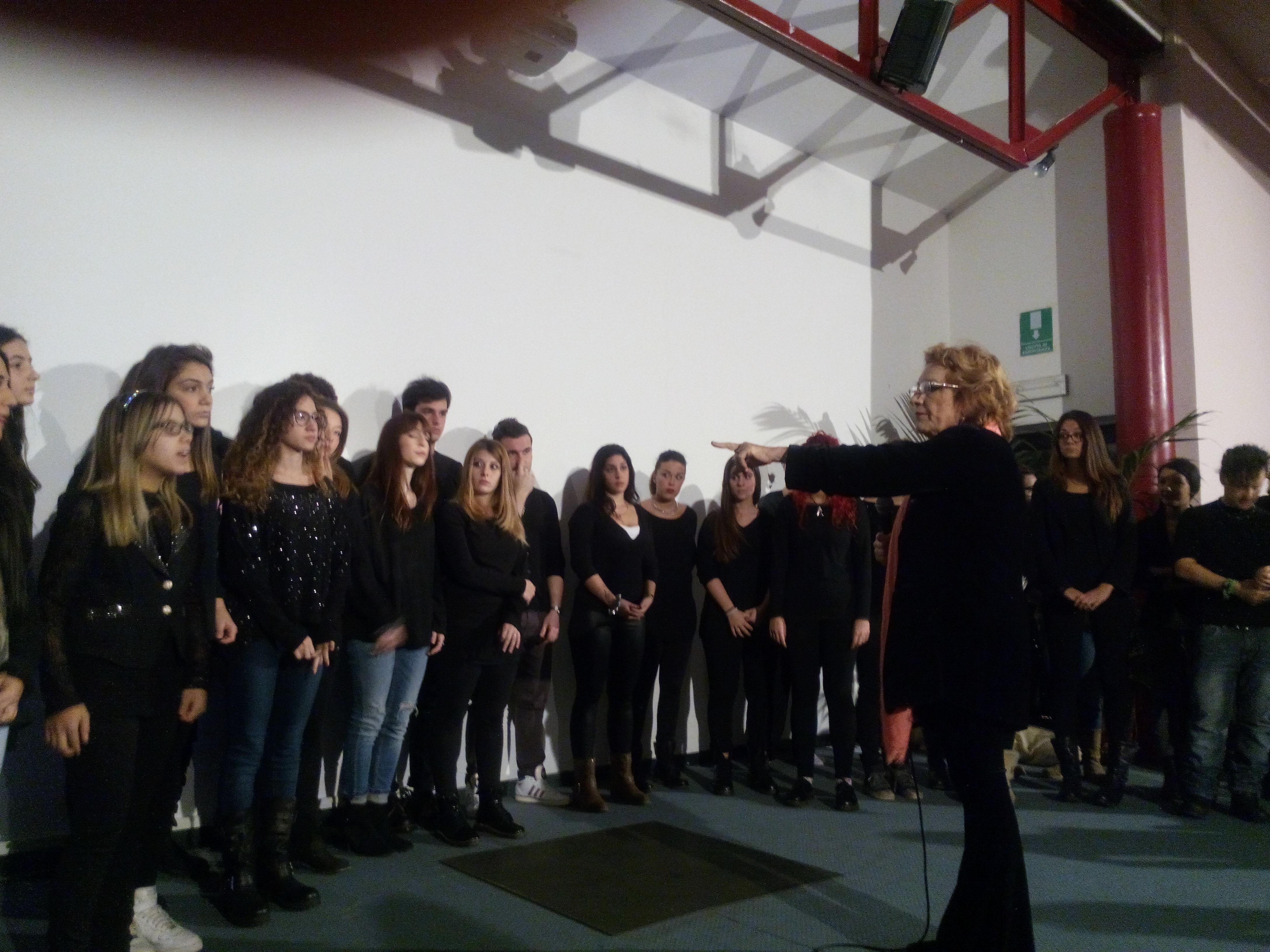 Fioretta Mari durante una lezione tenuta a Piombino all'incontro con Le Muse