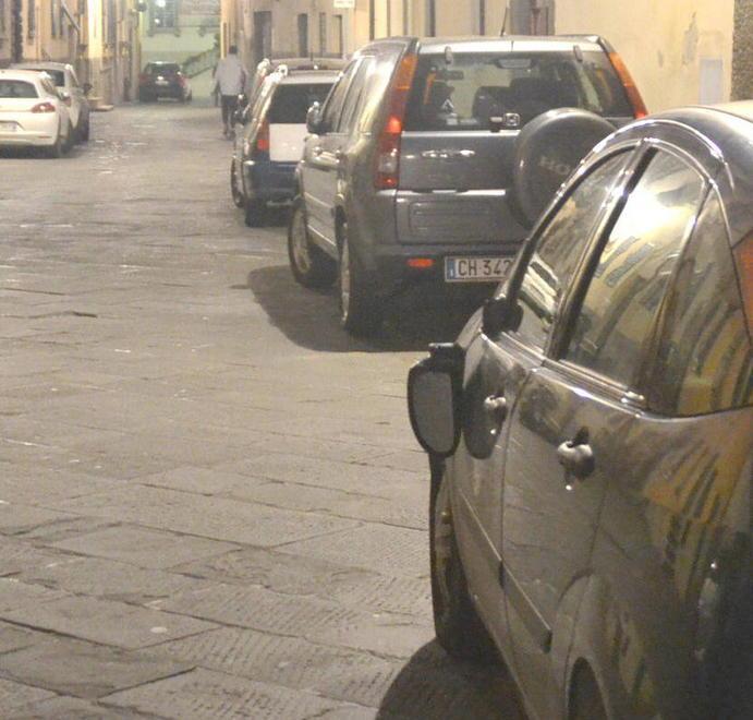 Altre auto danneggiate nella notte nella Ztl del centro 