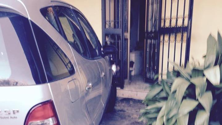 Una "bomba" esplode sotto un'auto: atto vandalico in via Ferrari