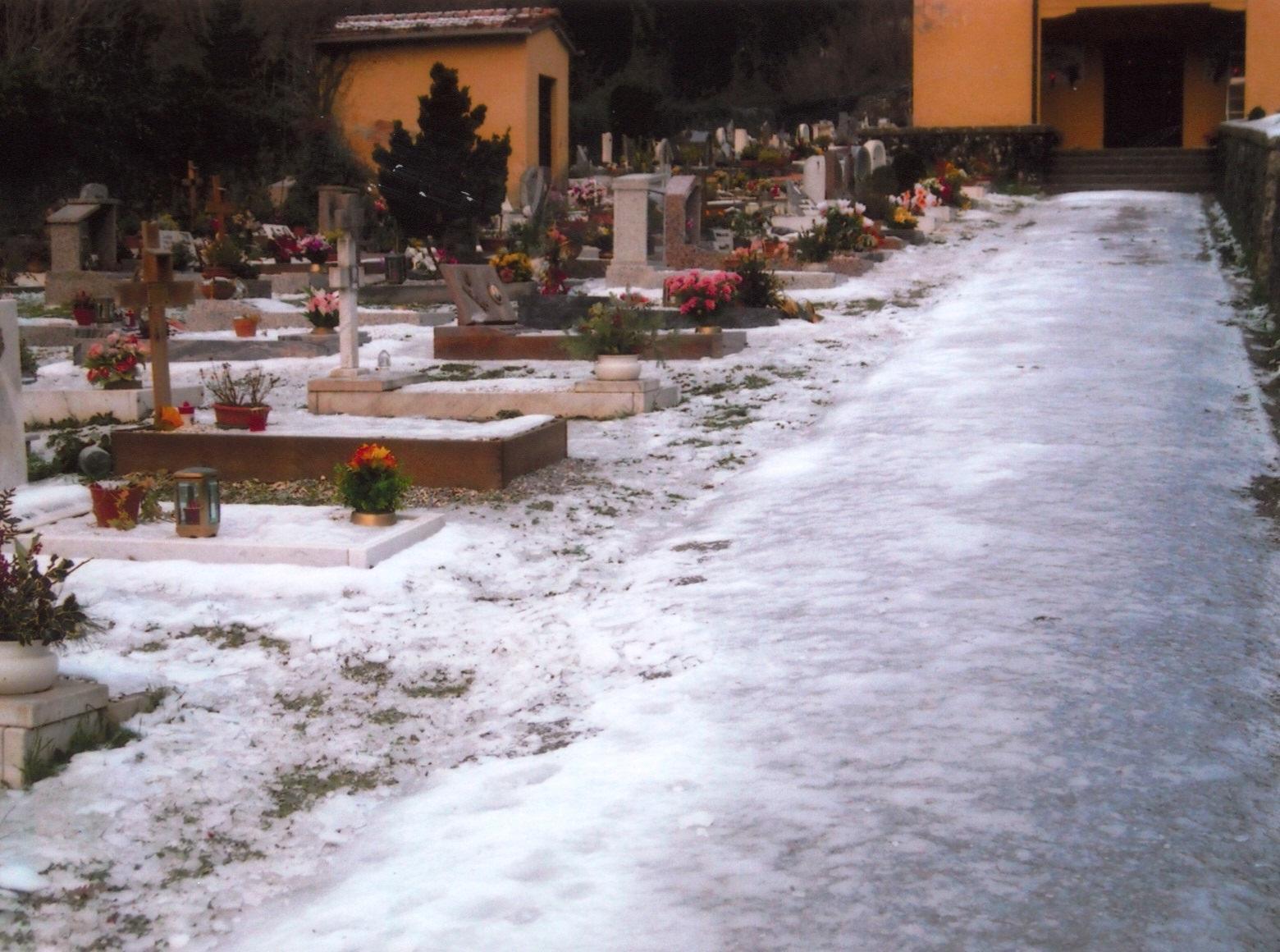 Ecco le condizioni in cui si trovava il cimitero di Piteccio