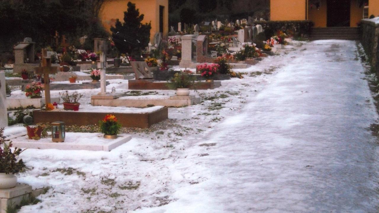 Ecco le condizioni in cui si trovava il cimitero di Piteccio