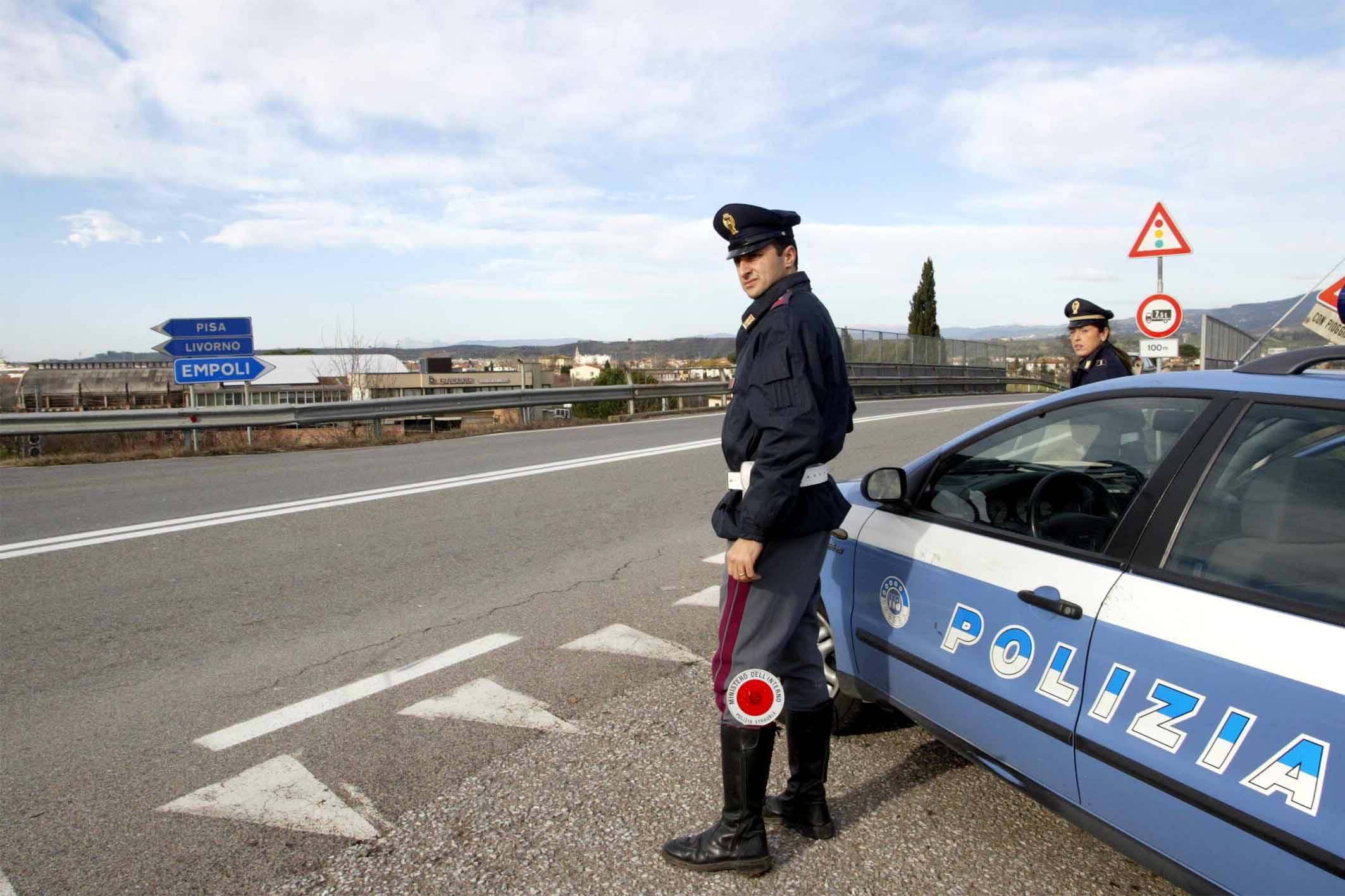 Guidava con l'assicurazione contraffatta: denuncia e maxi multa
