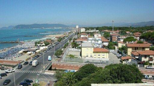 Una veduta di Marina di Massa
