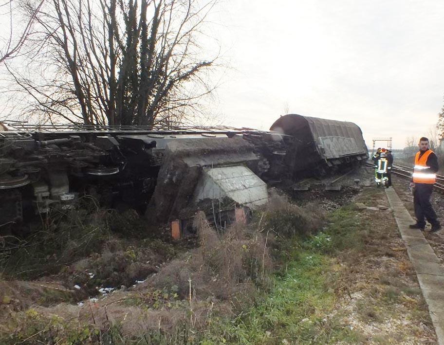 Deraglia treno merci, un ferito