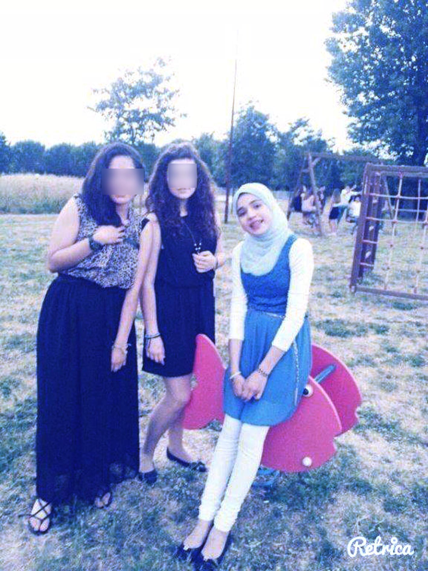 Sonia Talbi al parco con due amiche