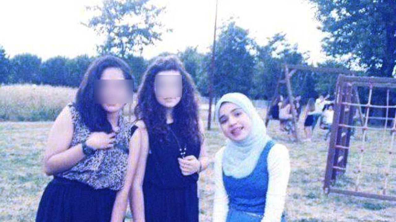 Sonia Talbi al parco con due amiche