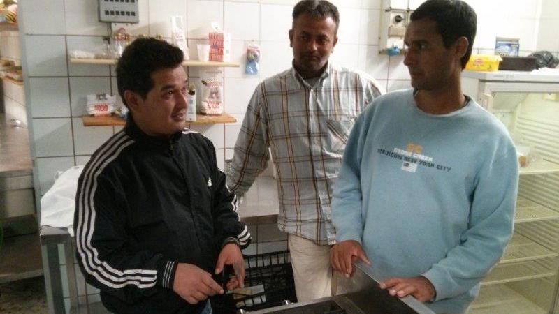 Alcuni dei profughi ospitati a Maresca (foto Gori)