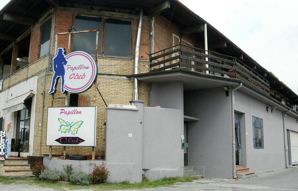 Documenti falsi per le ballerine: condannati in otto 
