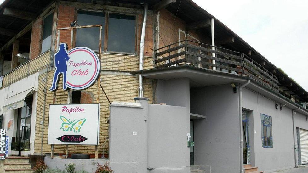 Documenti falsi per le ballerine: condannati in otto