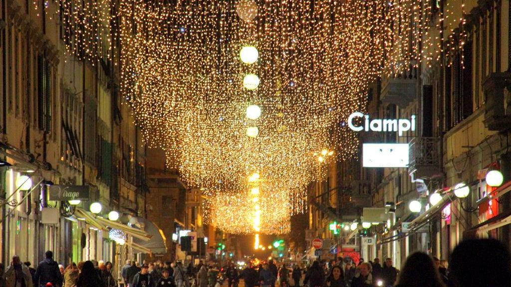 Via Ricasoli illuminata (Marzi Pentafoto)