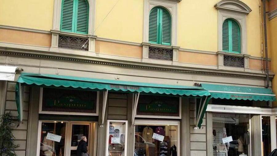 Chiude lo storico negozio di abbigliamento Pasquini