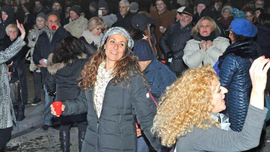 Invasione in piazza Duomo nonostante il vento dell’artico